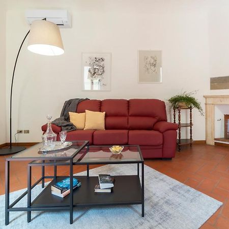 110 Sqm Apartment 6 Sleeps In Santa Croce فلورنس المظهر الخارجي الصورة