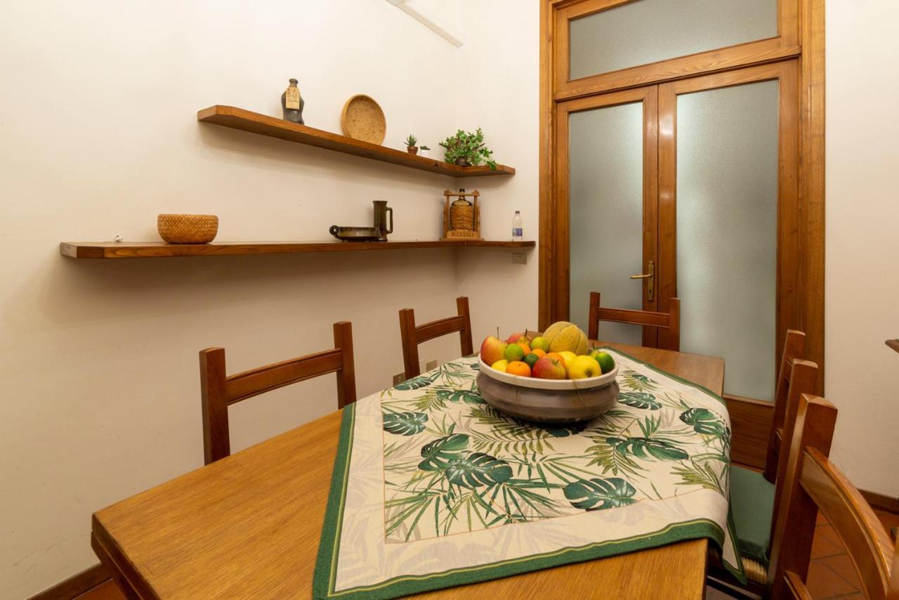110 Sqm Apartment 6 Sleeps In Santa Croce فلورنس المظهر الخارجي الصورة